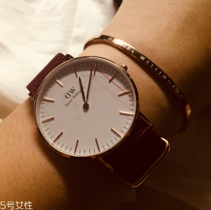 手表按鈕水下可以用嗎？手表按鈕在水下能按嗎？