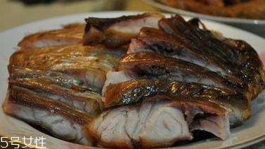 青魚能做魚干嗎？青魚怎么做成魚干？