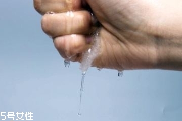 精華液可以收縮毛孔嗎？精華液能不能收縮毛孔？