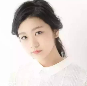 長發(fā)低馬尾怎么扎有氣質 不會散的溫柔婉約低馬尾教程
