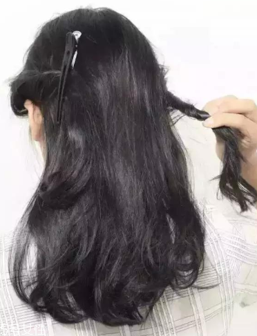 長發(fā)低馬尾怎么扎有氣質 不會散的溫柔婉約低馬尾教程