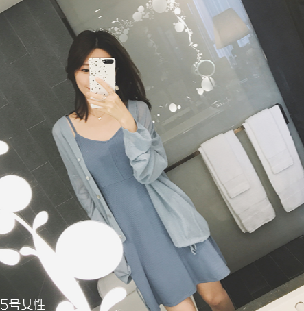 黃皮適合什么顏色裙子？什么顏色裙子適合黃皮女生？