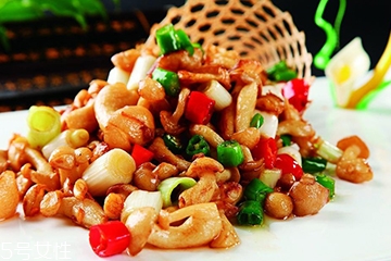 白玉菇和金針菇的區(qū)別 白玉菇是金針菇嗎？