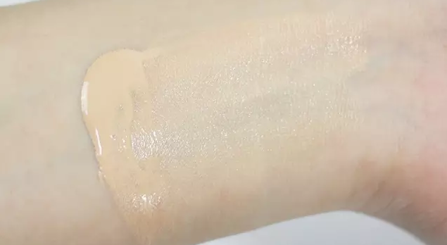 雅詩蘭黛和蘭蔻粉底哪個好？