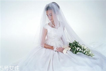 婚紗是男方買還是女方買？婚紗應(yīng)該哪一方買？