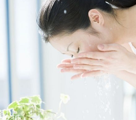 敏感肌能用洗面奶嗎？適合敏感肌用的洗面奶