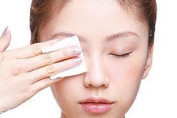 敏感肌用卸妝水還是卸妝油？