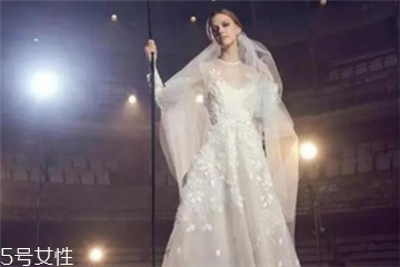 婚紗什么顏色好？婚紗買哪種顏色好？