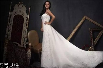 婚紗什么時(shí)候定？婚紗提前多長(zhǎng)時(shí)間定？