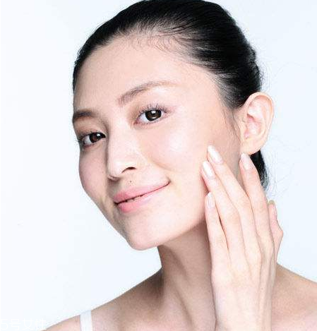干皮可以用散粉嗎？皮膚干用什么散粉？