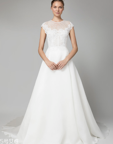 婚紗后面的帶子怎么系？婚紗后背綁帶系法