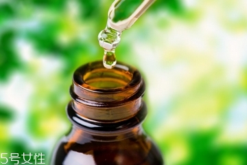 油皮能用精油嗎？精油適合油皮用嗎？