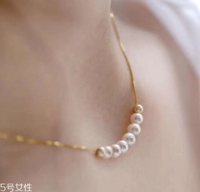 珍珠項(xiàng)鏈能戴著洗澡嗎？珍珠項(xiàng)鏈洗澡要摘下嗎？
