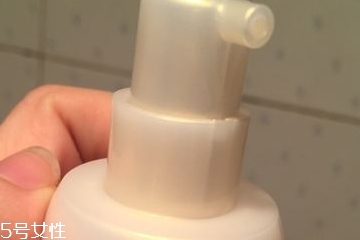 乳液會堵塞毛孔嗎？乳液會讓毛孔堵塞嗎？