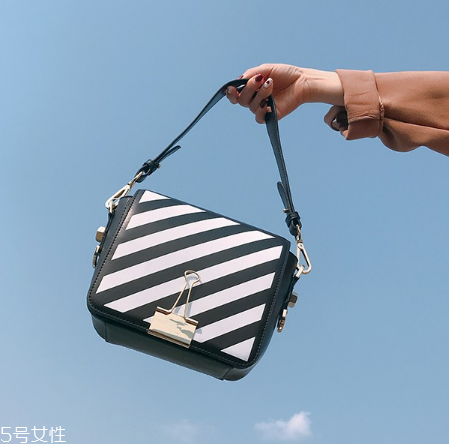 微胖女生背什么包包？微胖女生適合什么包包？