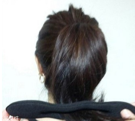 發(fā)量少簡(jiǎn)單隨意丸子頭教程 發(fā)量少也能hold住的丸子頭
