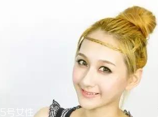 發(fā)量少簡(jiǎn)單隨意丸子頭教程 發(fā)量少也能hold住的丸子頭