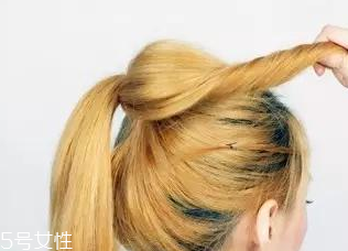 發(fā)量少簡(jiǎn)單隨意丸子頭教程 發(fā)量少也能hold住的丸子頭