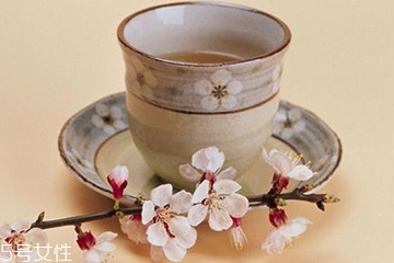 梅花可以泡水喝嗎？梅花泡水的功效