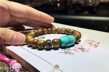 沉香手串怎么盤玩？沉香手串盤玩技巧