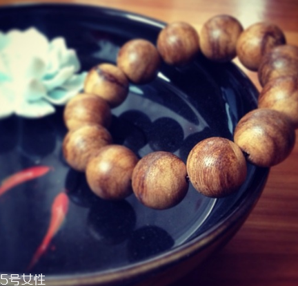 沉香手串可以用水洗嗎？沉香手串能沾水嗎？