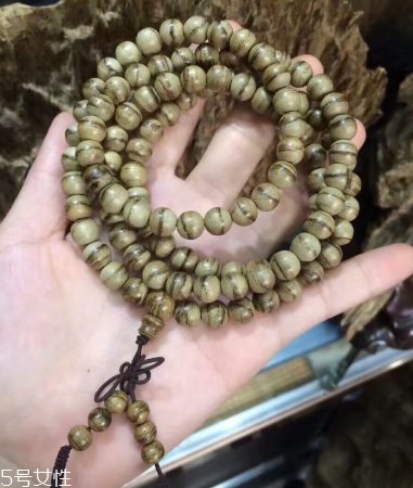 沉香手串可以用水洗嗎？沉香手串能沾水嗎？