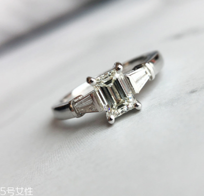 鉆戒為什么白天不閃？鉆戒白天不閃是什么原因？