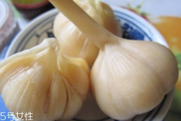 糖醋蒜的腌制方法 糖醋蒜怎么做？