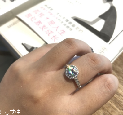 鉆戒是鉑金好還是18k金好？鉆戒買鉑金還是18k金？