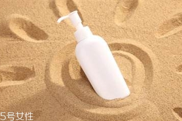 防曬霜里有熒光劑嗎？防曬霜含有熒光劑成分嗎？