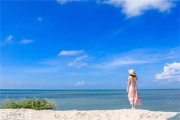 女生去海邊穿什么衣服？海邊度假怎么穿搭顯瘦？