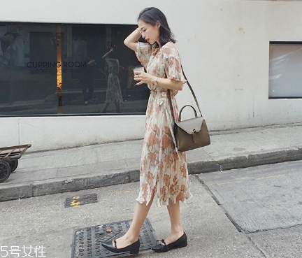 女生去海邊穿什么衣服？海邊度假怎么穿搭顯瘦？