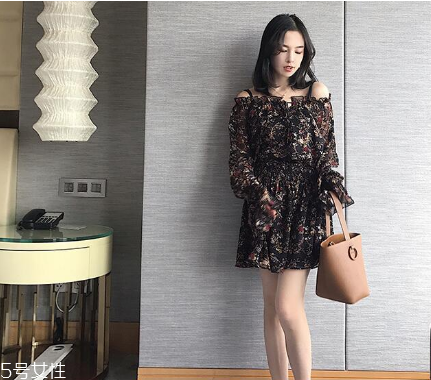 女生去海邊穿什么衣服？海邊度假怎么穿搭顯瘦？