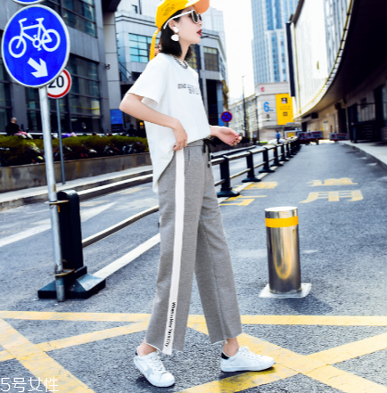 女生去海邊穿什么衣服？海邊度假怎么穿搭顯瘦？