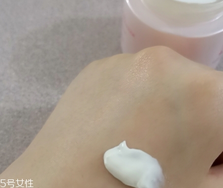 羽西白芍素顏霜怎么用？羽西白芍素顏霜要卸妝嗎