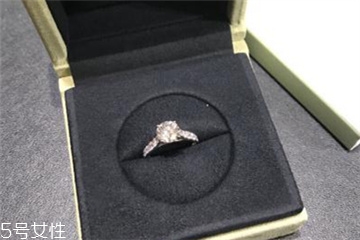 鉆戒和婚戒怎么一起戴？鉆戒和婚戒怎么同時(shí)戴？