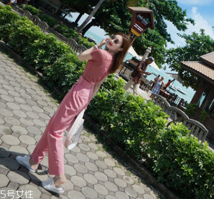 女裝粉色怎么搭配？粉色女裝搭配圖片