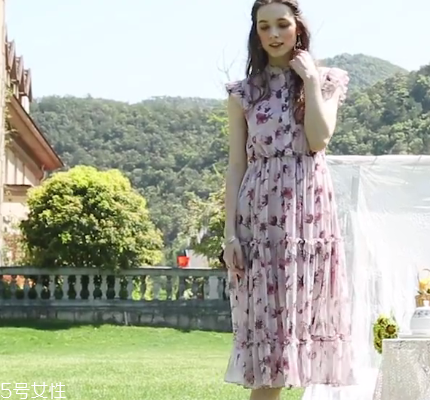 女裝粉色怎么搭配？粉色女裝搭配圖片