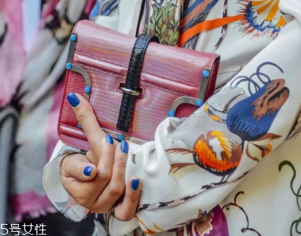 女裝粉色怎么搭配？粉色女裝搭配圖片