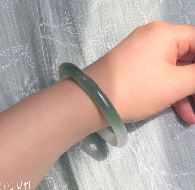 手鐲可以讓別人摸嗎？手鐲被別人摸了有影響嗎？