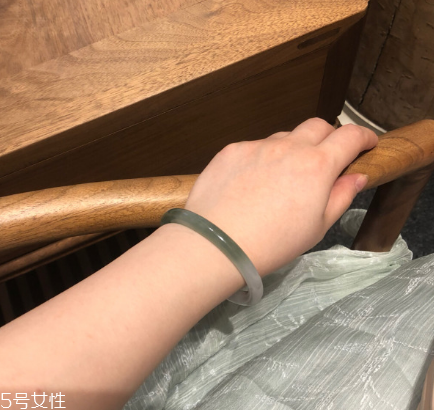 手鐲可以讓別人摸嗎？手鐲被別人摸了有影響嗎？