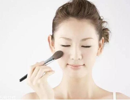 腮紅是刷在哪個位置？標(biāo)準(zhǔn)腮紅打在什么位置？