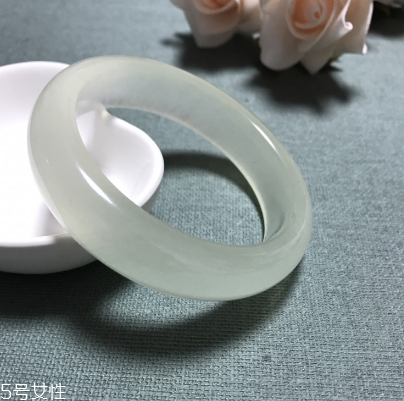 手鐲戴不進去怎么辦？手鐲戴不進去解決妙招