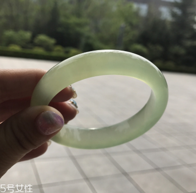 手鐲對(duì)身體有好處嗎？手鐲有哪些好處？