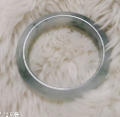 手鐲什么顏色好看？手鐲買哪種顏色好？