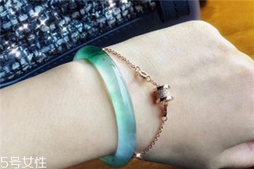 手鐲什么顏色好看？手鐲買哪種顏色好？