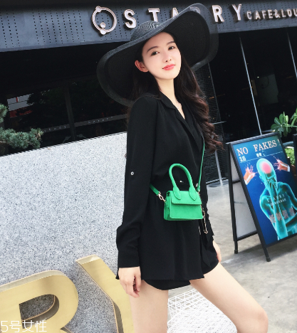 女生夏天背什么包？女生夏季包包搭配圖片