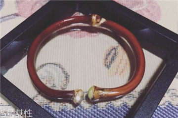 雞血藤手鐲可以碰水嗎？雞血藤手鐲沾水好嗎？