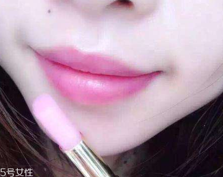 唇膏過敏怎么辦？唇膏過敏癥狀