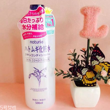化妝水進(jìn)眼睛怎么辦？化妝水辣眼睛怎么回事？